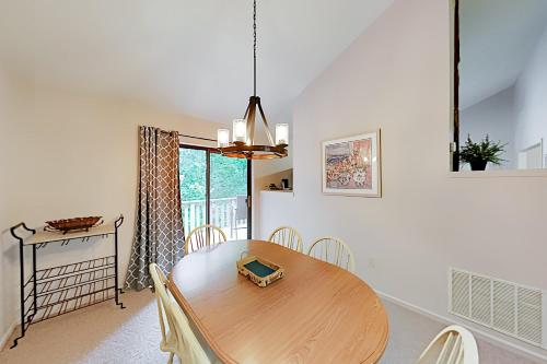 Rumbling Bald Resort - Fireplace & 3 Balconies condo - image 9