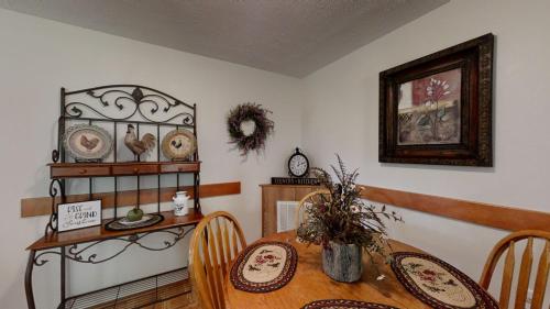 Wuzy's Flop House cabin - image 4