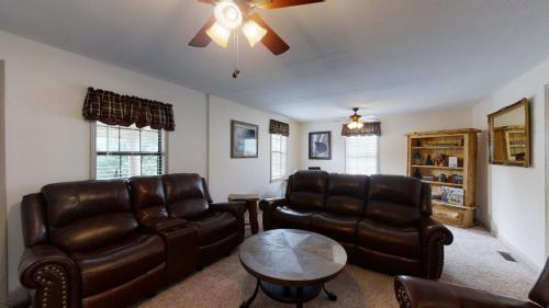 Wuzy's Flop House cabin - image 6