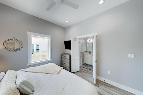 Brand-New Home in Sunrise Harbor - Plunge Pool home - image 11