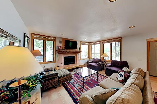 Exceptional Vacation Home in Snowmass Village townhouse - main image
