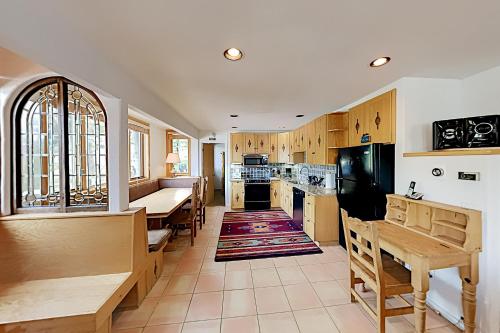Exceptional Vacation Home in Snowmass Village townhouse - image 2