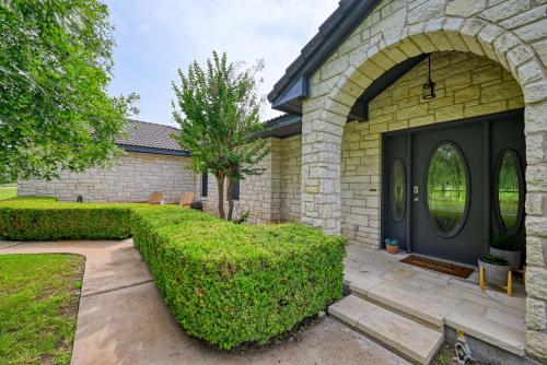 Hill Country Haven - Patio with Golf Course Views home - image 7