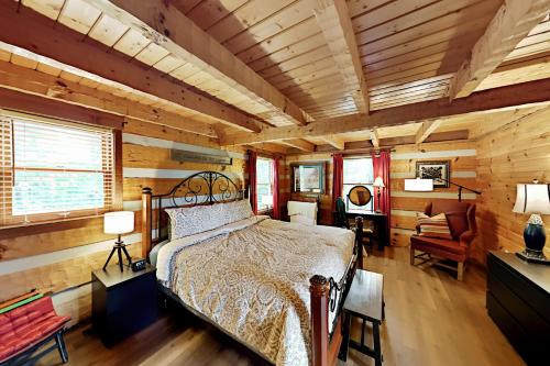 Bearenberg Cabin - Epic Views Hot Tub & Game Area cabin - image 5