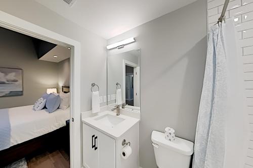 Exceptional Vacation Home in Nashville townhouse - image 12