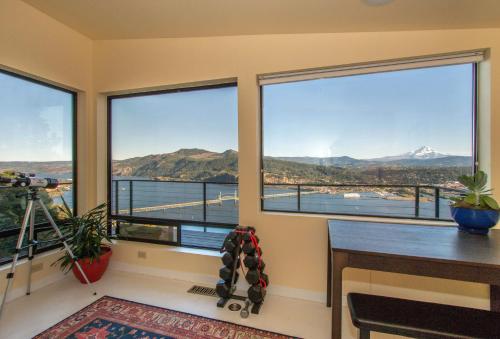 Eye On The Gorge - image 2