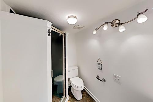 Little Fantasy Hideaway - 180-Degree Mountain View cabin - image 11