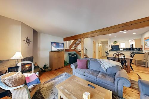 Exceptional Vacation Home in Vail townhouse - image 3