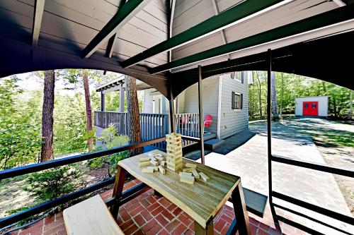 Little Fantasy Hideaway - 180-Degree Mountain View cabin - main image