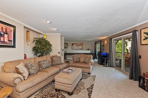 North Shore Home - Big Lake Views - EV Charger home - image 9