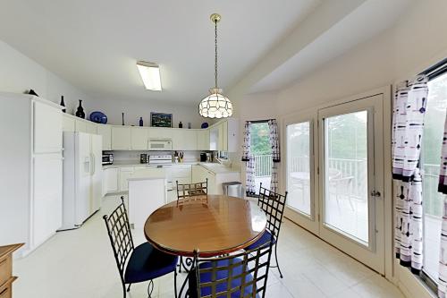 Exceptional Vacation Home in Lake Lure home - image 5