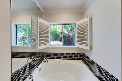 Exceptional Vacation Home in NAPA home - image 2