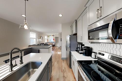 Sleek Nations Getaway Game Room & Walkable Locale townhouse - image 6