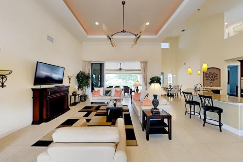 Palatial Waterfront Escape - Heated Pool Hot Tub home - image 3