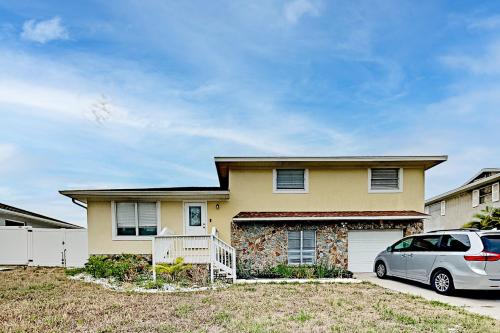 Bayside Retreat - Fenced Yard with Saltwater Pool home - image 3