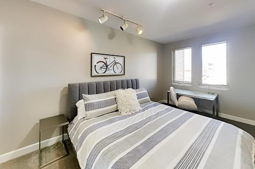 Crestview - Private Balcony Heated Parking Garage condo - image 7