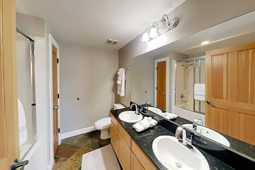 Crestview - Private Balcony Heated Parking Garage condo - image 10