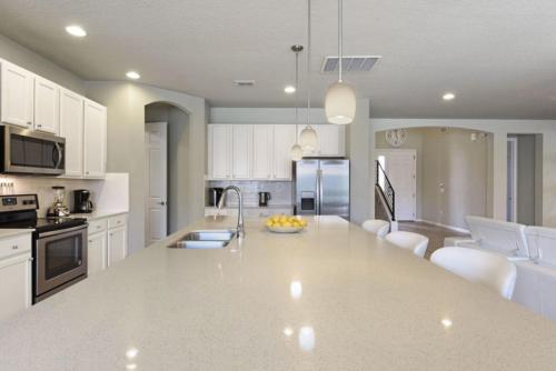 9 Bed South Facing Pool Home- Bring The Family! home - image 7