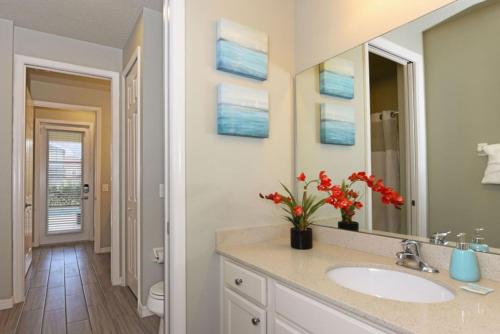 9 Bed South Facing Pool Home- Bring The Family! home - image 11