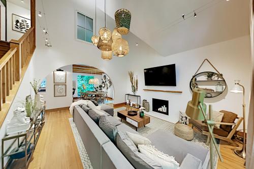 Secluded Estate - Private Koi Pond & Home Office home - image 4
