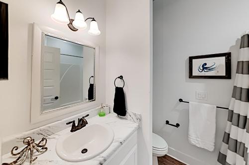 Luxe New-Build Home - Close to Beach & NAS home - image 6