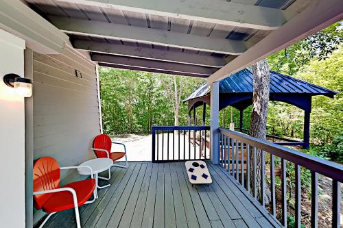 Little Fantasy Hideaway - 180-Degree Mountain View cabin - image 8