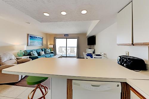 Beachfront Crescent Towers - Ocean View - Pool condo - image 8
