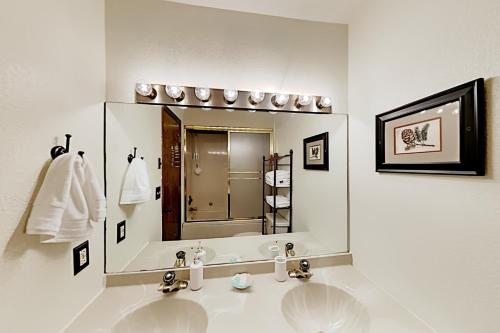 Inn at Silver Creek Getaway - Pool & Hot Tub condo - image 6