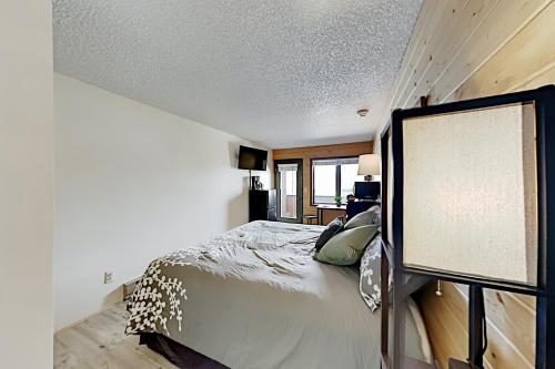 Inn at Silver Creek Getaway - Pool & Hot Tub condo - image 8