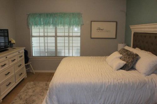 Exceptional Vacation Home in Orange Beach Duplex - image 10