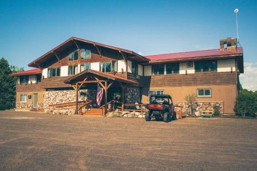 Black River Lodge - Accommodation - Ironwood