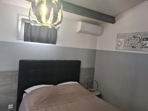 Chambre cosy avec terrasse in 阿爾萊郊區