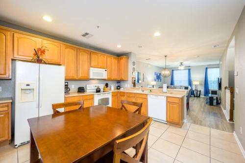 NEW GORGEOUS Townhome - CDC COMPLIANT home - image 8