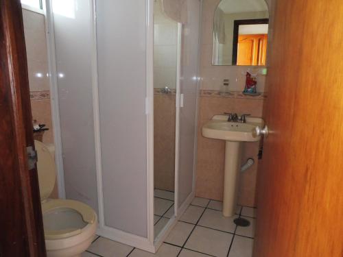 Double Room with Shared Bathroom image 5