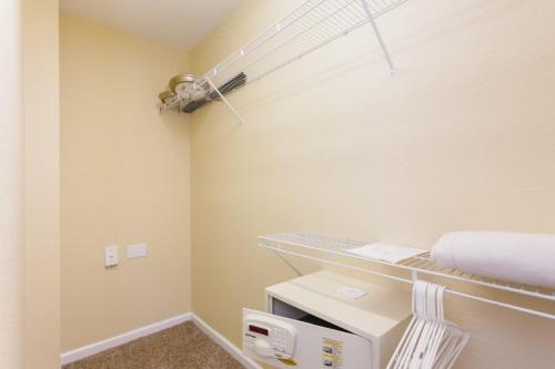 Modern Vista Cay Town Home - CDC COMPLIANT home - image 11