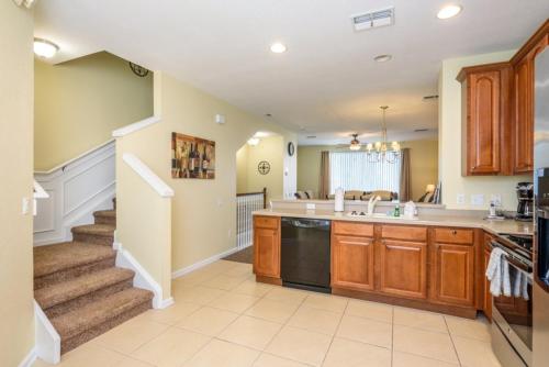 New Listing Beautiful Vacation Townhome townhouse - image 3