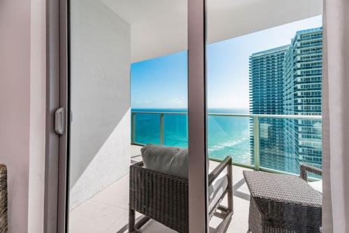 Hyde Beach Luxury Condo-Resort apts