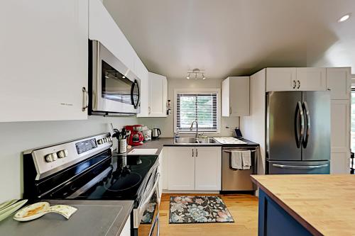 White Oaks Place - Large Deck with Grill & Firepit home - image 8