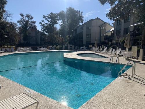 Escape to Hilton Head! Two Bedroom Villa Just A Short Walk To Beach! villa - image 11