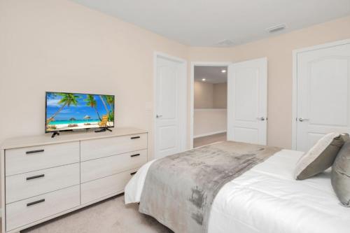 Best Resort Near Disney Private Pool & Spa Home! villa - image 3