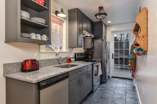 Jubilee Mountain Homestead Apartment home - image 5