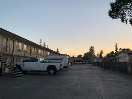 Regency Inn Lakeport - image 5