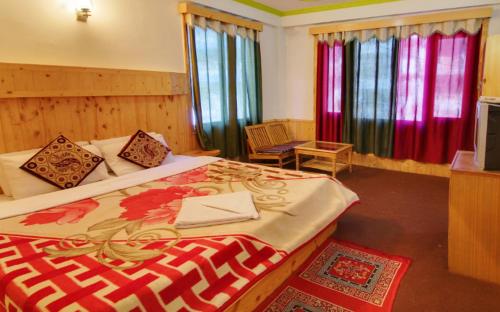 HOTEL HILLTOP The Mall Manali