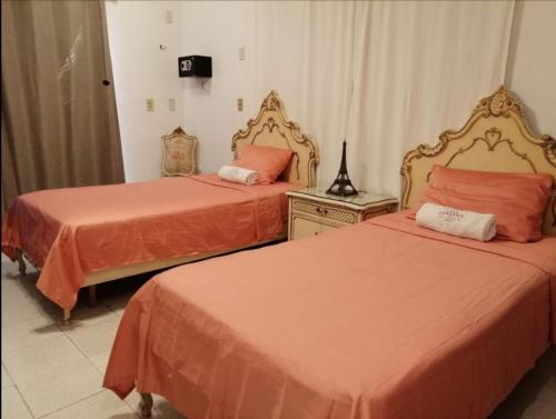 2 twin beds