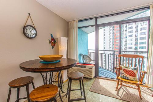 Oceanview 1 Bedroom Suite Landmark Resort 1250 Perfect for a couple or party of 4