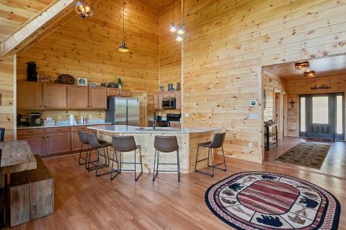 Smoky Bear View Cabin with an Open Concept Living Space With 3 Bedrooms On Main Floor with Awesome Mountain Views Located in Cedar Falls Resort cabin - image 2