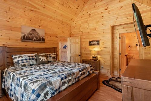 Smoky Bear View Cabin with an Open Concept Living Space With 3 Bedrooms On Main Floor with Awesome Mountain Views Located in Cedar Falls Resort cabin - image 12
