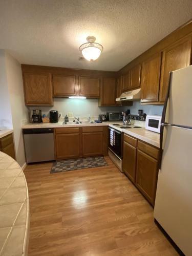 Romantic Getaway - 2 BR Condo At Sugar Top Mountain With Mountain Views! condo - image 5