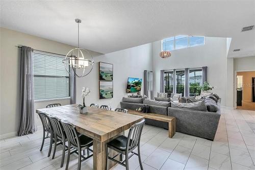 5 Bed Storey Lake Home Lazy River Resort villa - image 3