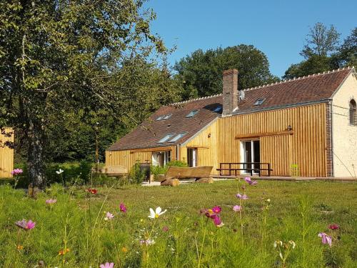 Maison chaleureuse en forêt du Perche avec cheminée, jeux pour enfants et grand jardin - FR-1-581-51 gîte à louer La Commanderie